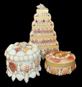 lot 289 image: Three Hand Crafted Shell Motif Jewelry  Trinket Boxes