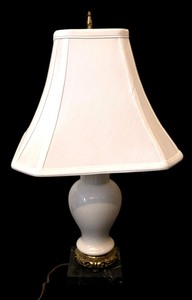 lot 503 image: Elegant Table Lamp