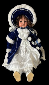 lot 589 image: Vintage Heubach Koppelsdorf Doll 275