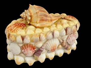 lot 454 image: Large Handcrafted Shell Motif Dresser Box  Jewelry Box