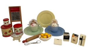 lot 456 image: Assorted Vintage Kitchen Childrens Items