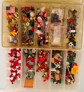 lot 471A image: Variety of Crafting Christmas Miniatures