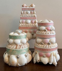 lot 321 image: Three Handmade Seashell Jewelry  Trinket Boxes