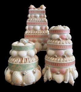 lot 328 image: Three Beautiful Homemade Seashell Trinket  Dresser Boxes