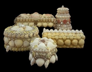 lot 461A image: Five Handcrafted Seashell Motif Jewelry  Trinket Boxes