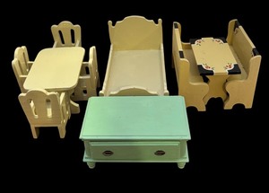 lot 434A image: Assorted Wooden Dollhouse Furniture