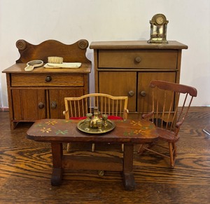 lot 436B image: Vintage Dollhouse Furniture