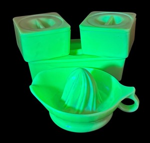 lot 353 image: Set of Three Vintage Jeanette Jadeite Refrigerator Containers and Citrus Juice Reamer
