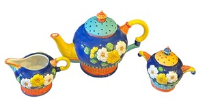 lot 346 image: Beautiful Vintage Teapot, Creamer and Sugar Set