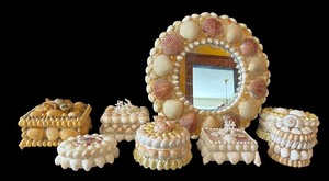 lot 392 image: Outstanding Handcrafted Shell Decor and Shell Motif Trinket Boxes