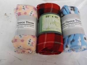 lot 5 image: 3 ct Fleece Throws...