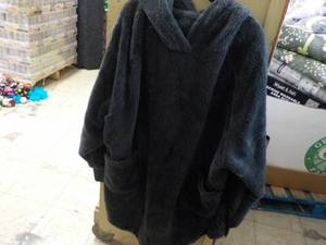 lot 28 image: Size XXL Hooded Extra Warm Soft Pul...