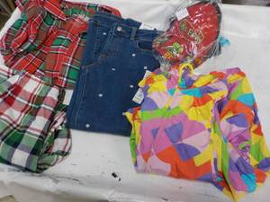 lot 31 image: Clothing and Hat Childrens sizes...