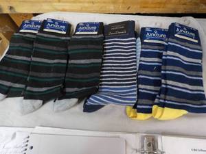 lot 32 image: 6 pr Mens Socks...