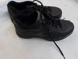 lot 89 image: Black Work Shoes size Mens 9...