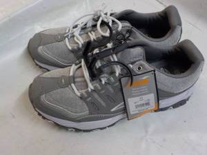 lot 94 image: Avia size 11 Tennis Shoes...