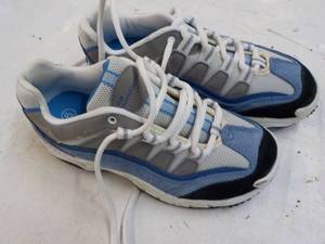 lot 105 image: No Boundaries Tennis Shoes size 6...