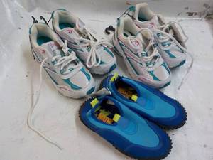 lot 106 image: 3 pair Childrens Shoes size 13 12...