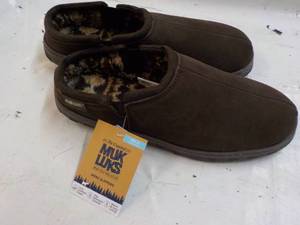 lot 117 image: Muk Luks mens size 12 Chocolate Sl...