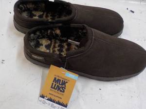 lot 118 image: Muk Luks mens size 12 Chocolate Sl...