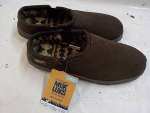 lot 119 image: Muk Luks mens size 12 Chocolate Sl...