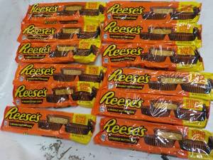 lot 336 image: Reeses Candy...