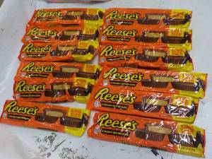 lot 337 image: Reeses Candy...
