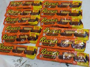 lot 338 image: Reeses Candy...