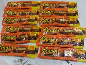 lot 339 image: Reeses Candy...