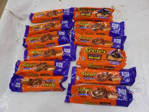 lot 340 image: Reeses Candy...