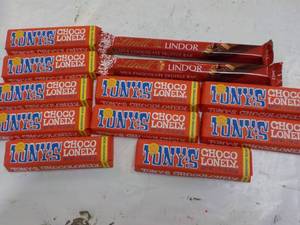 lot 350 image: Candy Bars...