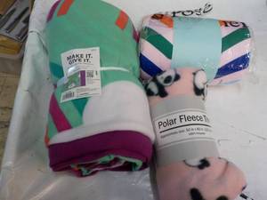 lot 19 image: 3 Fleece Blankets...