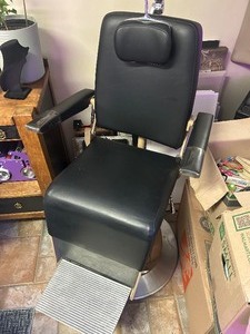 lot 3 image: Ophthalmology Exam Chair