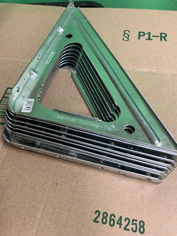 lot 33 image: Simpson StrongTie Heavy Duty Shelf Brackets