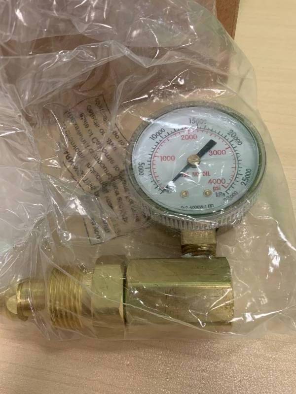 lot 74 image: Western Enterprises Cylinder Pressure Testing Gauge, Nitrogen, Brass, CGA-580