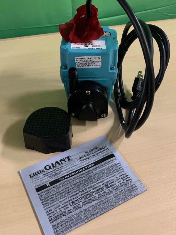 lot 114 image: Little Giant 2E-N Oil Filled, Direct Drive Submersible Pump (115V)