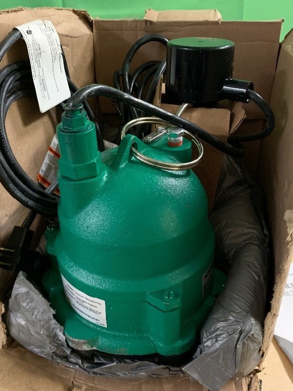 lot 117 image: Pentair Submersible Sump Pump Series MDC