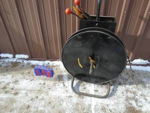 Commercial steel banding machine. Roll look � full with clip & tools. As shown.