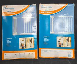 lot 43 image: Set of 2 Dreambaby 45cm (17.5) Gate Extension for Security Gates - new in orig pkg