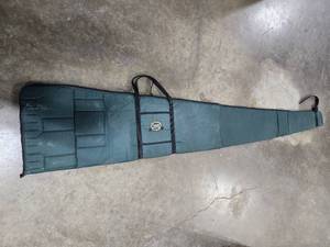 lot 173 image: Cabelas Outdoor Gear Padded Rifle Case