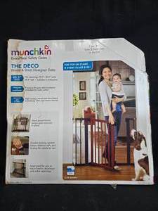 lot 196 image: Munchkin The Deco Wood & Steel Designer Safety Gate