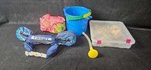 lot 129 image: Childrens Beach Set with Life Jacket and Toys
