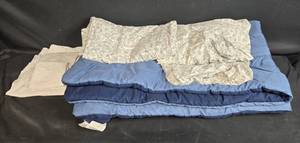 lot 217 image: MainStays FullQueen Bedding Set and Additional Sheets