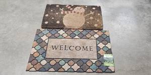 lot 259 image: Set of 2 Decorative Doormats - Snowman and Welcome Design