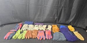 lot 291 image: Collection of Winter Gloves and Mittens in Assorted Colors