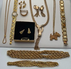 Gold Tone Jewelry Lot of 10