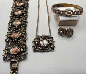 Victorian Revival Style Serio Selini Style Set
