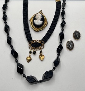 Black and Gold Cameo Lot
