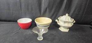 lot 17 image: Collection of Decorative Bowls and Dishware