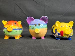 lot 60 image: Set of 3 Hand-Painted Piggy Banks with City and Beach Themes
